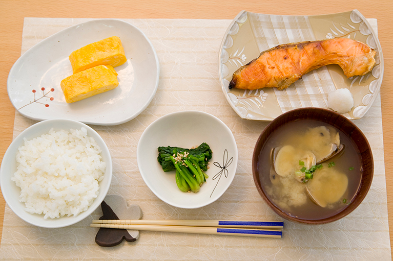 伝統的日本食に基づいた日本式糖質制限(低炭水化物)食の提案